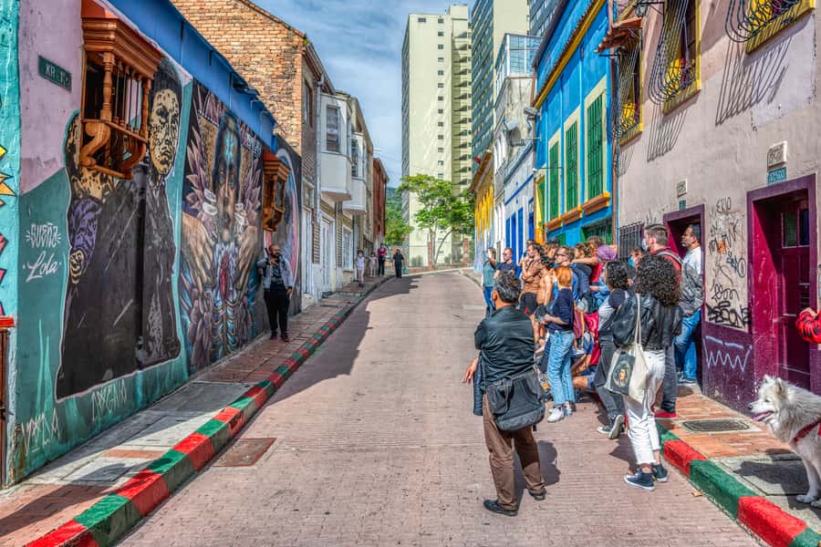 Graffiti Tour: a fascinating walk through a street art City - Reading the tallest illegal graffiti in Colombia