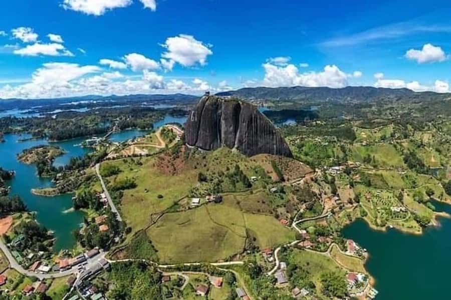 Guatape and El Peñol Rock Tour: Private or Shared - Guatapé town and its painted zócalos