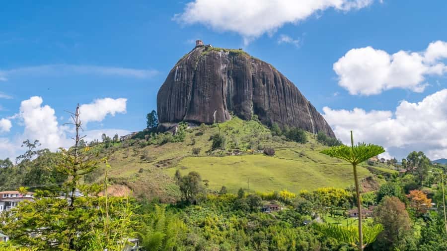 Guatape and El Peñol Rock Tour: Private or Shared - What the private boat ride adds