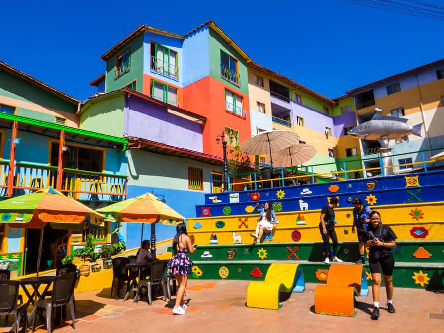 Guatape and El Peñol Rock Tour: Private or Shared - Guides, language, and the feel of the day
