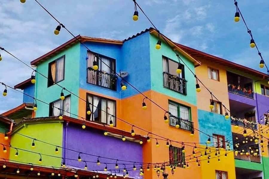 Guatape and El Peñol Rock Tour: Private or Shared - Who should choose this Guatapé trip