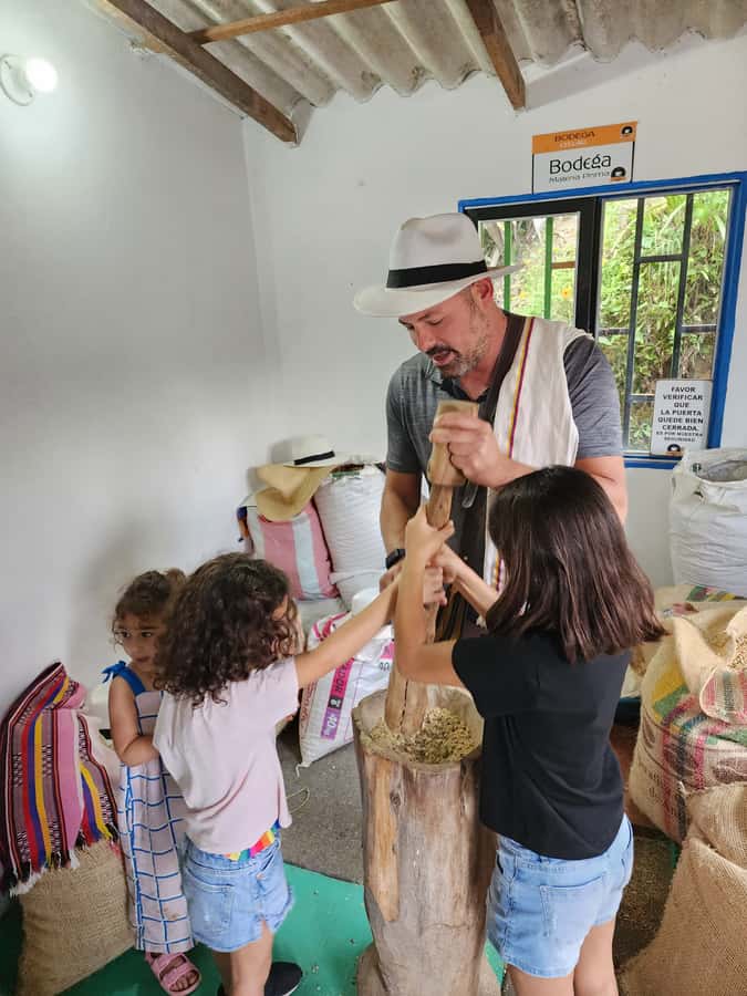 Guatape Coffee Villa including Rock Town & Waterfall - Learning coffee at the mountain villa