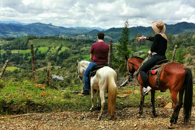 Guatape & Horse Ride & El Peñol Rock & Quaint Town From Medellin - Starting with horses instead of the usual sightseeing bus
