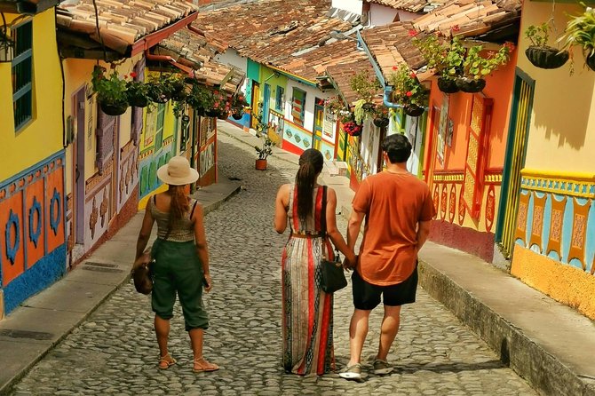 Guatape & Horse Ride & El Peñol Rock & Quaint Town From Medellin - Who will enjoy this day most
