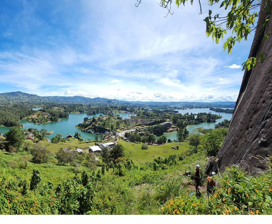 Guatapé: Iconic rock climbing for beginners and experts. - Key points before you climb El Peñol