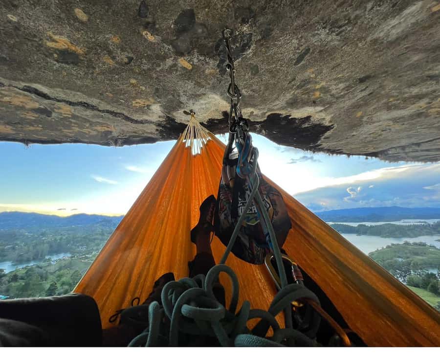 Guatapé: Iconic rock climbing for beginners and experts. - The final 5.10 route and aerial hammock