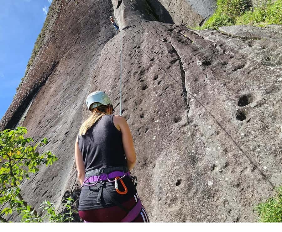 Guatapé: Iconic rock climbing for beginners and experts. - What the guides add to the experience