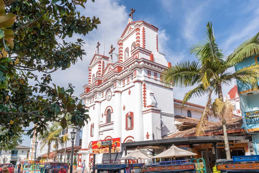 Guatapé Tour by Chiva + Visit to Pablo Escobar's Hacienda - Who will enjoy this tour most