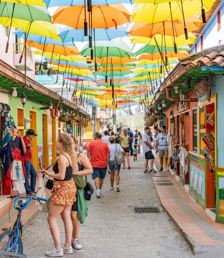 Guatapé Tour by Chiva + Visit to Pablo Escobar's Hacienda - The overnight option for a slower Guatapé visit