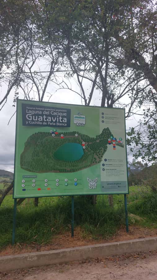 Guatavita Lagoon + Casa loca + Pueblo+ Salt Cathedral - Lunch in Zipaquirá, with the bill still open
