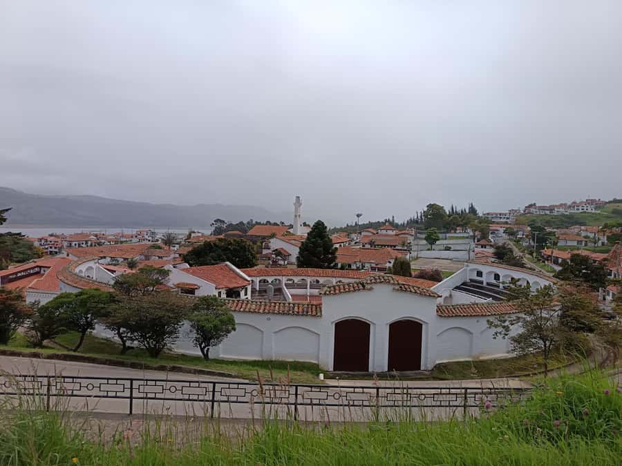 Guatavita Lagoon + Casa loca + Pueblo+ Salt Cathedral - Who should book this day trip?