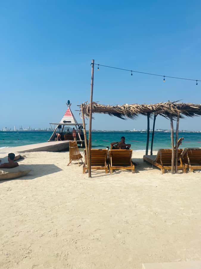 Isla Tierra Bomba beach club: Day Pass with typical food - Key points to know before you go