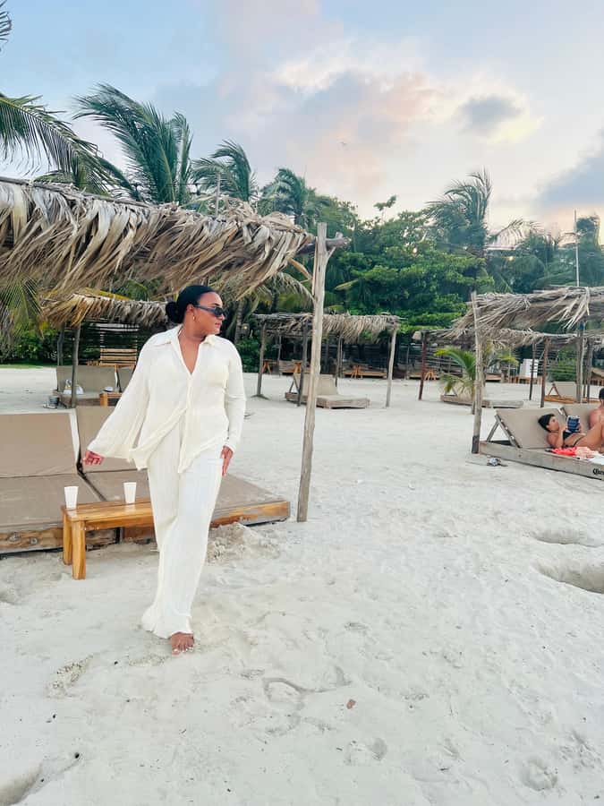 Isla Tierra Bomba beach club: Day Pass with typical food - How to spend the middle of the day