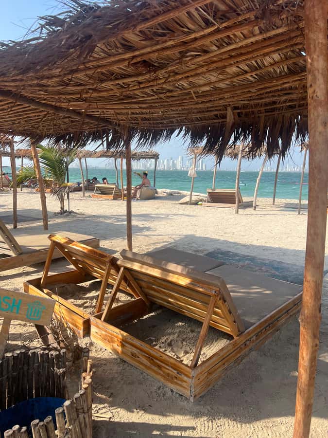 Isla Tierra Bomba beach club: Day Pass with typical food - What the $102 price really buys