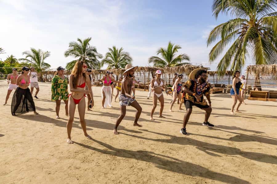 Isla Tierra Bomba beach club: Day Pass with typical food - Food, service, and the overall feel