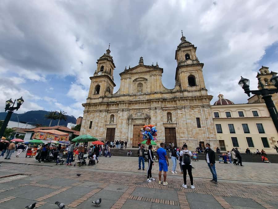 Layover City Tour or Conexion in Bogota - Walking through La Candelaria and Bolívar Square