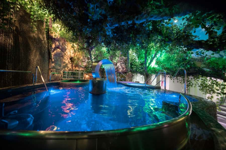 MedelIín: Full Body Massage and Water Therapy Experience - Key points at a glance