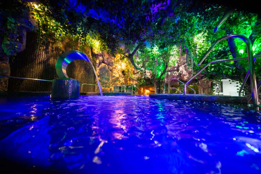 MedelIín: Full Body Massage and Water Therapy Experience - Where to meet and what to pack