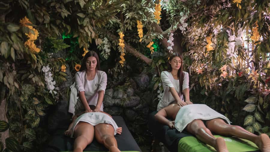 MedelIín: Full Body Massage and Water Therapy Experience - Timing, booking, and the risk of a late start