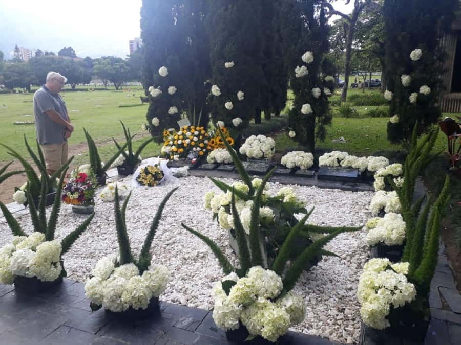 Medellín: 5.5-Hour Guided Private City Tour - The rooftop and cemetery: a sober ending