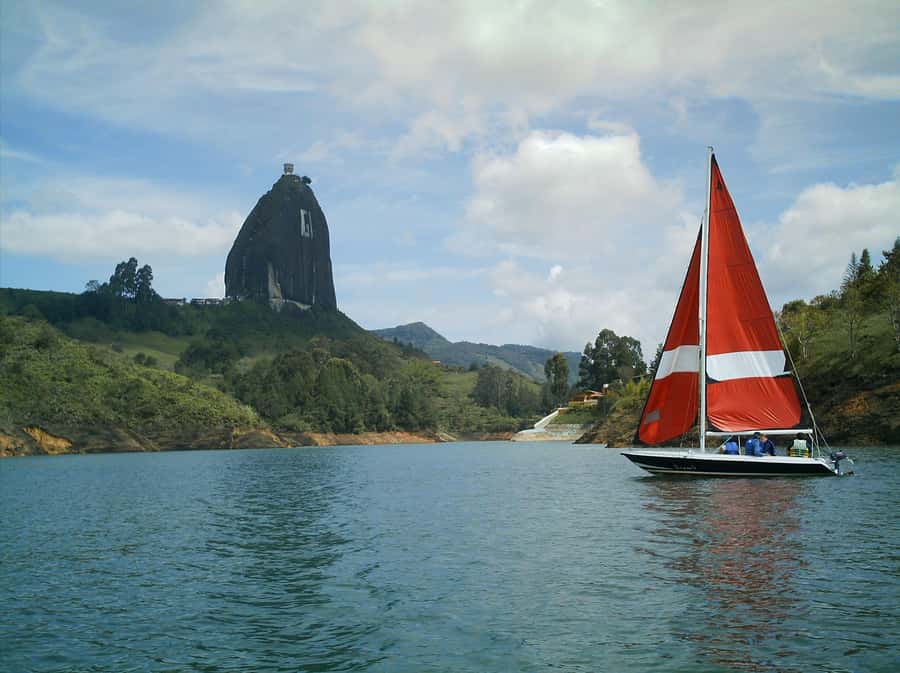 Medellin and Guatape Full Day Pablo Escobar Tour - Why this tour works best as a full-day history lesson