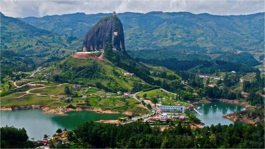 Medellin and Guatape Full Day Pablo Escobar Tour - El Peñol changes the mood