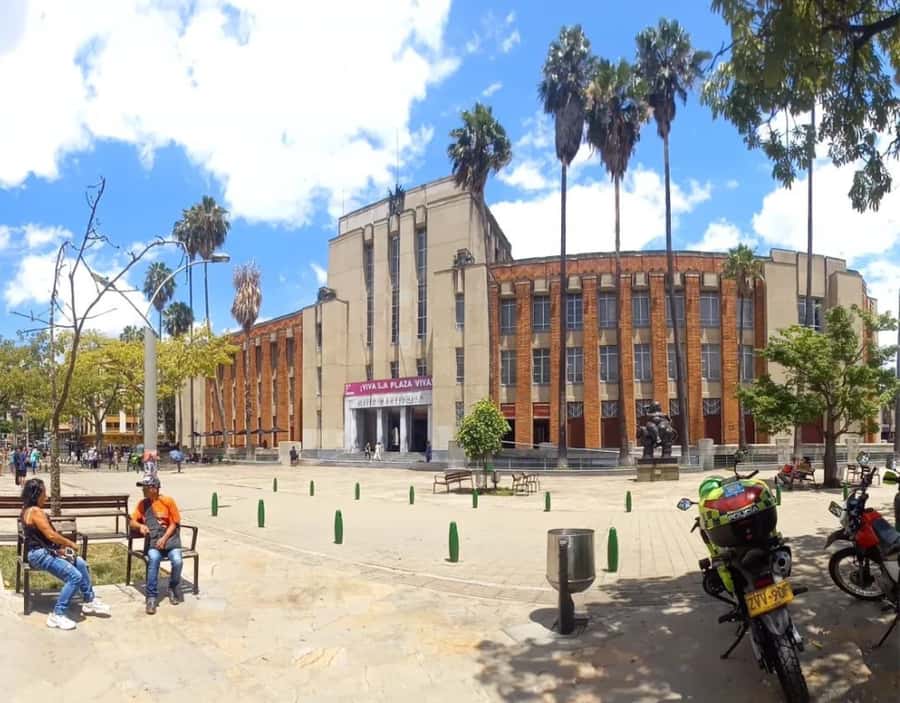 Medellín City Tour and Comuna 13 Experience - Why this full-day route works for a first look at Medellín