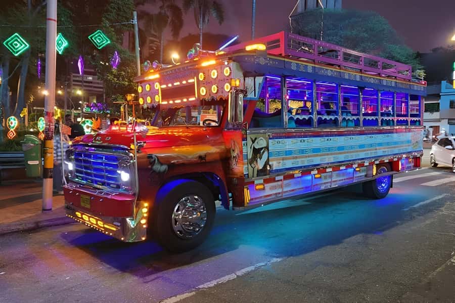 MEDELLIN: CITY TOUR CITY NIGHT TOUR + OPEN BAR - What Kind of Night Out Is This?