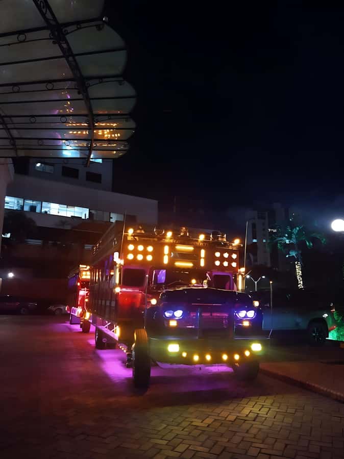 MEDELLIN: CITY TOUR CITY NIGHT TOUR + OPEN BAR - River Parks And The 4 Sur Bridge