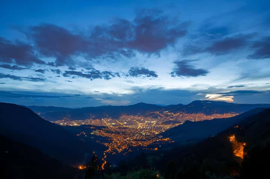 MEDELLIN: CITY TOUR CITY NIGHT TOUR + OPEN BAR - Starting At Estadio Metro Station
