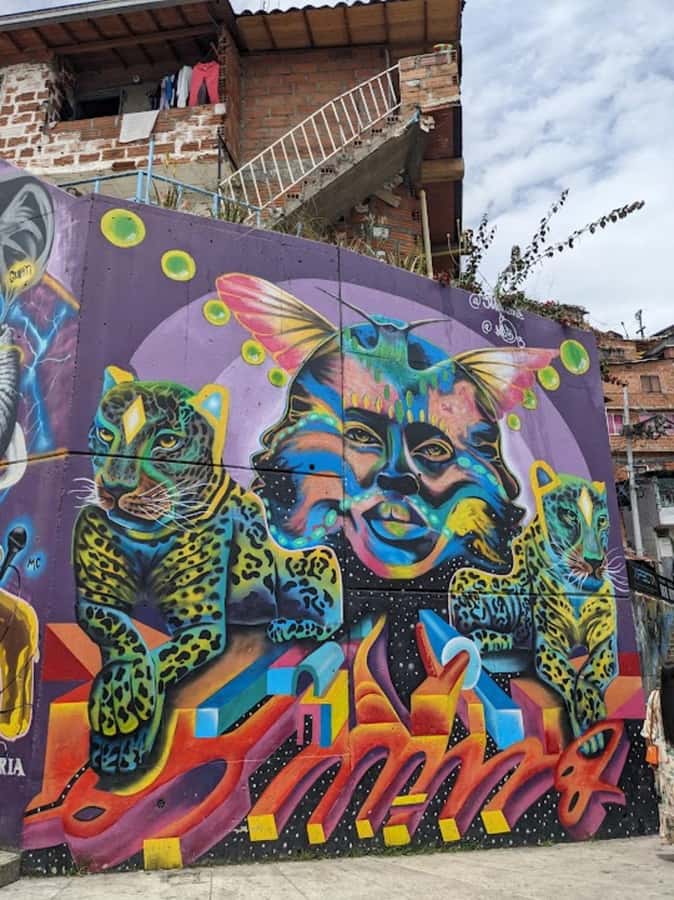 MEDELLIN: CITY TOUR MEDELLIN + GRAFFITOUR COMUNA 13 - Plaza Botero and the city’s most recognizable sculptures