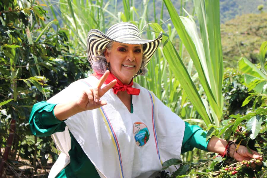 Medellin: Coffee Tour with Hotel Transfers and Meals - Lunch at the historic Casagrande house