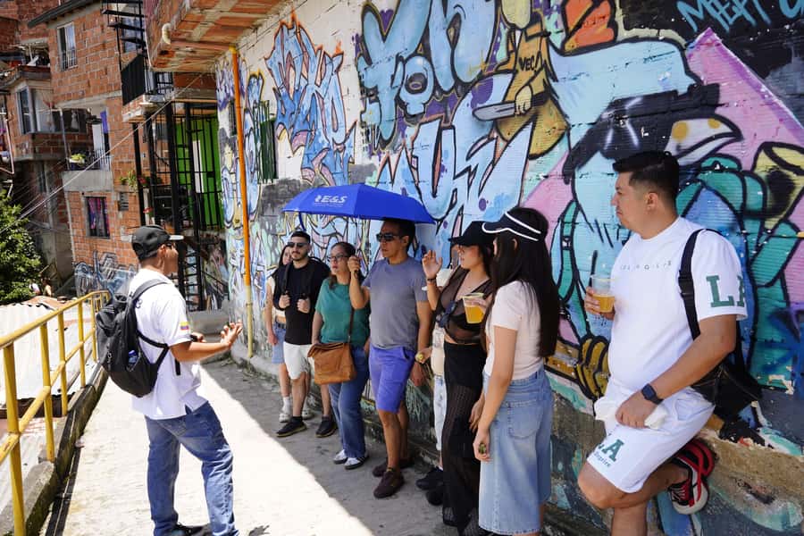 Medellín: Comuna 13 and Graffiti Guided Tour with a Local - The side alleys show a quieter, more personal side