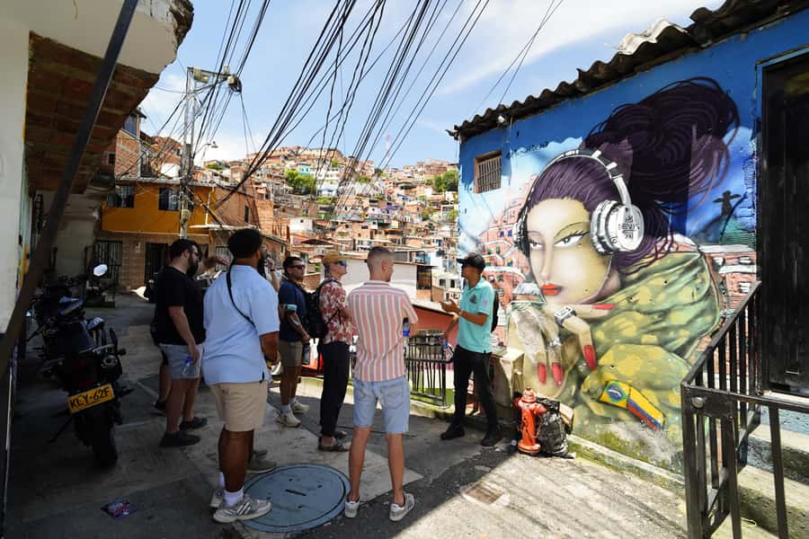 Medellín: Comuna 13 and Graffiti Guided Tour with a Local - Who will enjoy this walk, and who should skip it