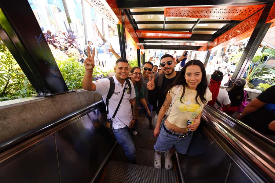 Medellín: Comuna 13 and Graffiti Guided Tour with a Local - The value of $16, including what is not included