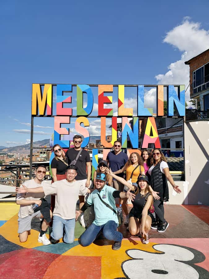 Medellín: Comuna 13 and Graffiti Guided Tour with a Local - Meeting at San Javier and riding into the comuna