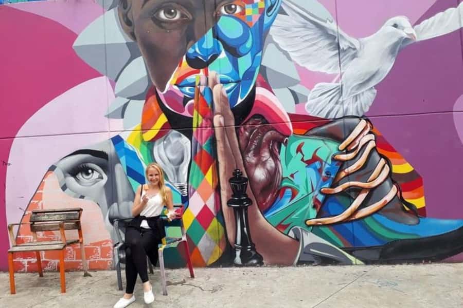Medellín: Comuna 13, Cable Cars and Botero Statues Tour - Walking through Comuna 13