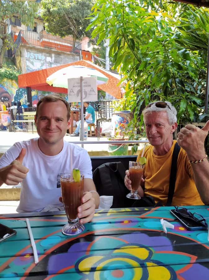 Medellín: Comuna 13 District Tour with Cable Car Ride - What the guides add to the experience