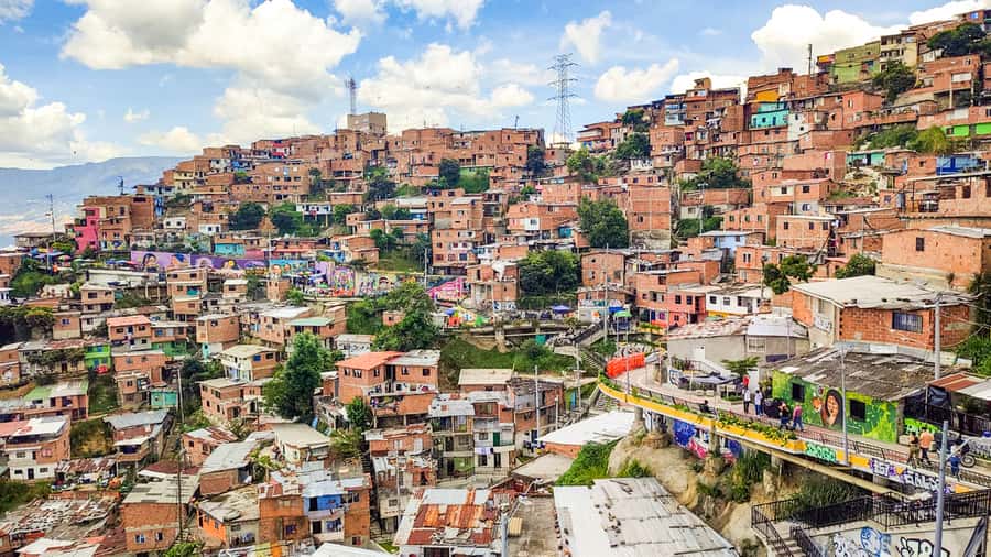 Medellin: Comuna 13 Graffiti Tour, Cable Car & Street Food - Why the cable car matters before you reach Comuna 13