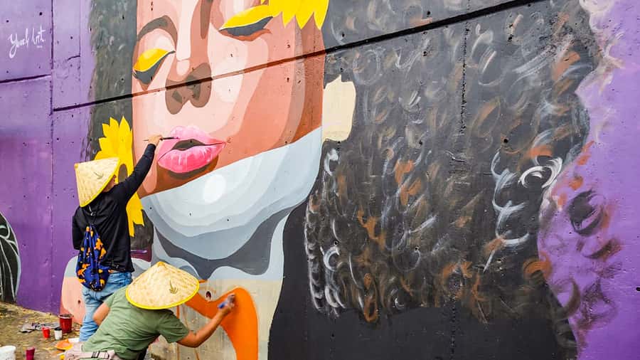 Medellin: Comuna 13 Graffiti Tour, Cable Car & Street Food - Coffee, farmers, and a small taste of Colombia