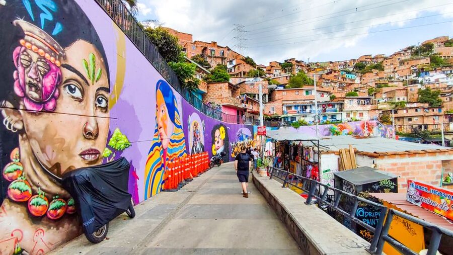 Medellin: Comuna 13 Graffiti Tour, Cable Car & Street Food - Who will enjoy this four-hour route