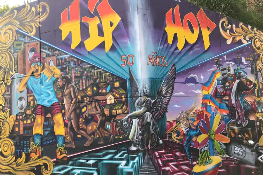 Medellín: Comuna 13 (Graffitour) Discover the Transformation - Why Comuna 13 is best understood on foot