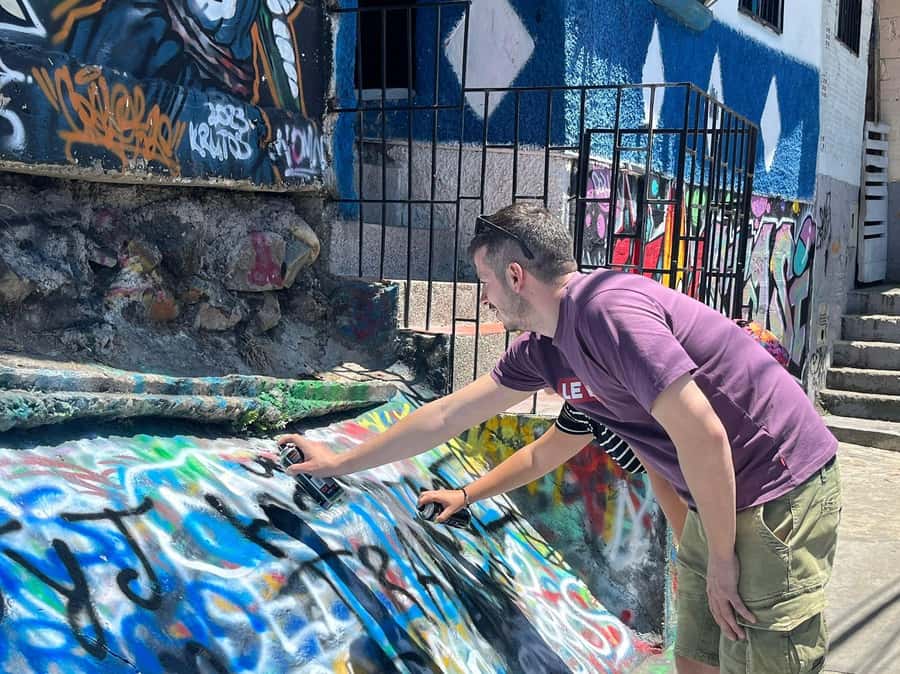 Medellín: Comuna 13 (Graffitour) Discover the Transformation - The outdoor escalators and local ice cream