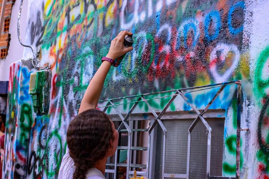 Medellín Comuna 13 local guides snacks and your own graffiti - What the Three-Hour Schedule Feels Like
