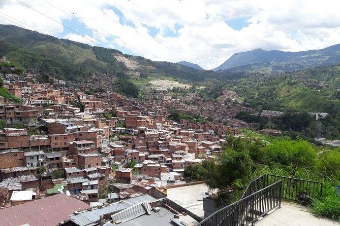 Medellín & Comuna 13 Private Tour - Starting With Coffee in Comuna 13