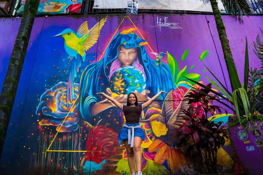 Medellín: Comuna 13 Tour with Snacks And Your Own Graffiti - Key points to know before you book