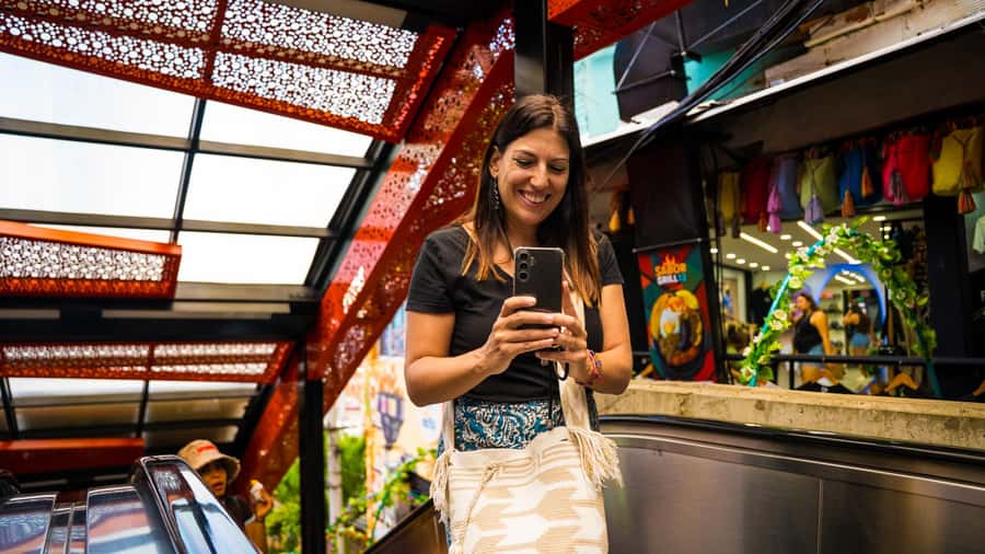 Medellín: Comuna 13 Tour with Snacks And Your Own Graffiti - What the $11 price really gives you