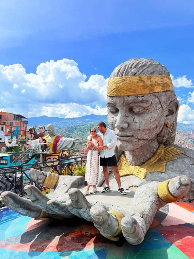 Medellín: Comuna 13 Tour with Snacks And Your Own Graffiti - Starting at Graden Coffe