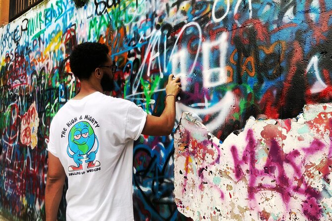 Medellín: Comuna 13 Tour with Spray Painting and ice cream - Key points to know before booking