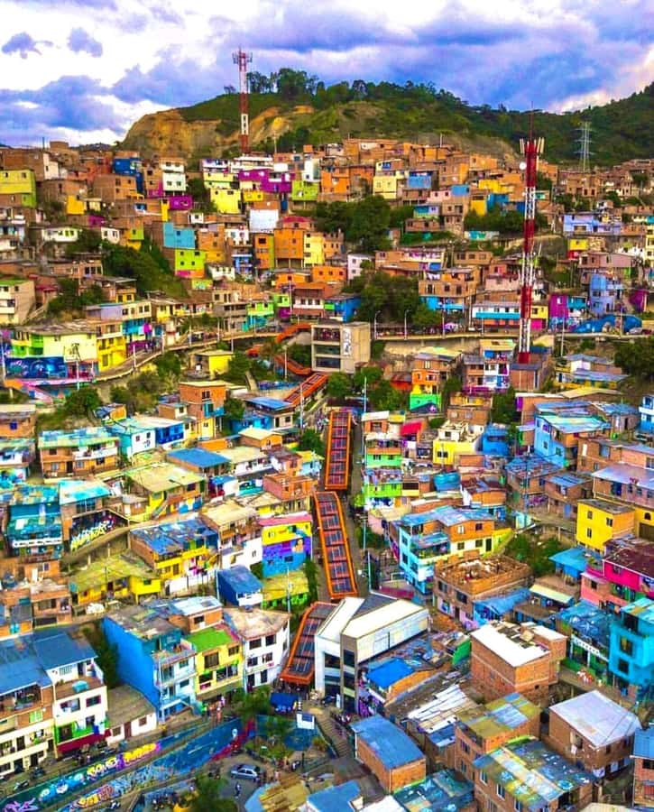 Medellín: Comuna 13 True Story and Street Food Tour - Riding the famous escalators